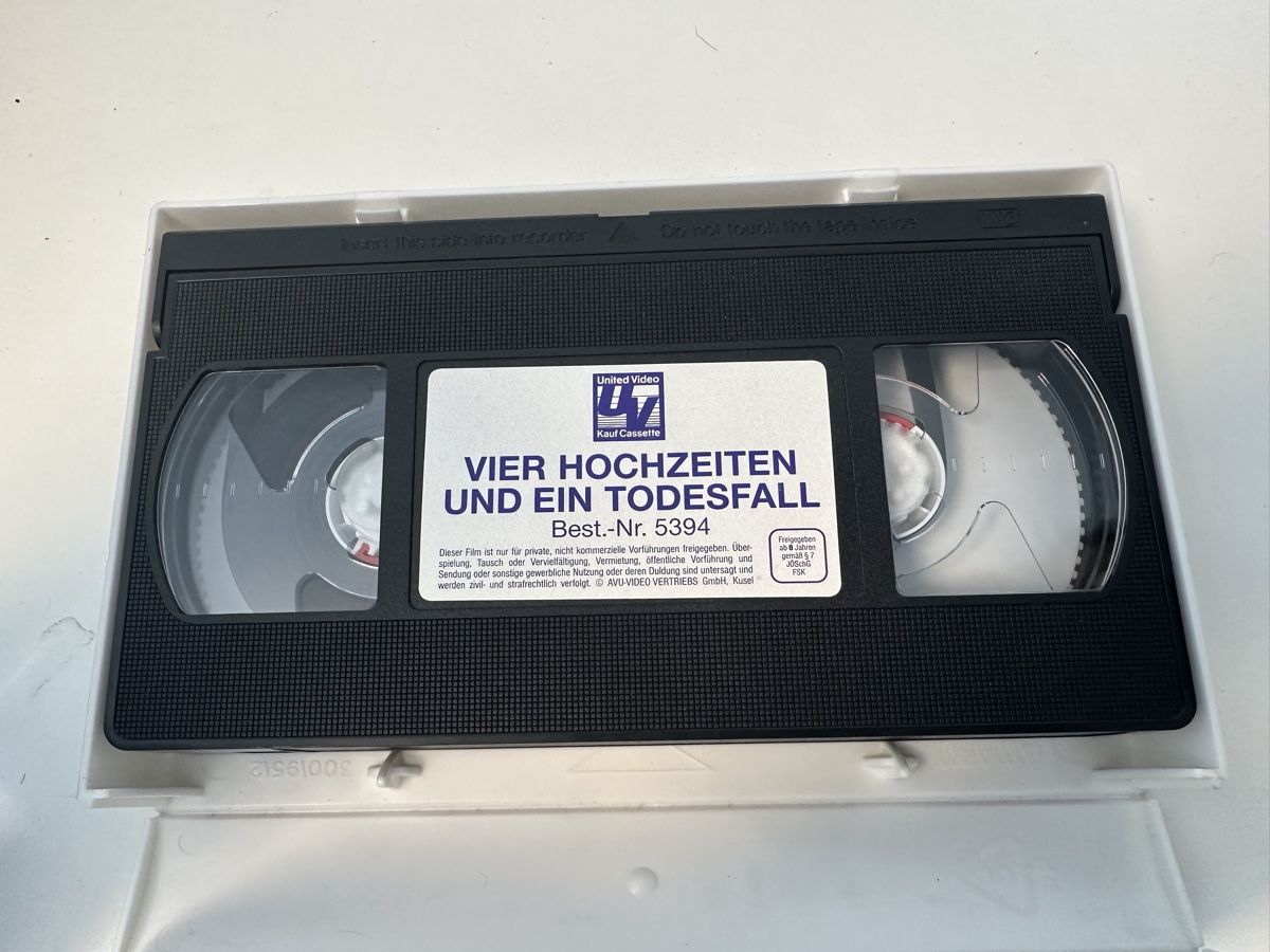 Alle VHS: VHS- Vier Hochzeiten und ein Todesfall – Gebraucht aus Zollikofen von Taximan89 2