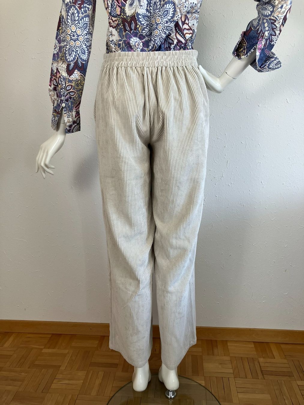 Pantalons: Cartoon Cordhose Gr.36 – D'occasion à Laupen ZH par kar_lfz6 2