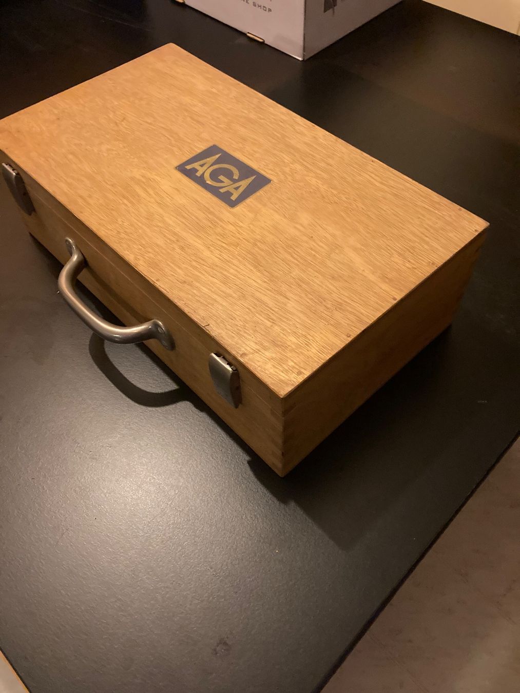 Autres décorations & accessoires: Holzkoffer – D'occasion à Erlenbach ZH par Erlen