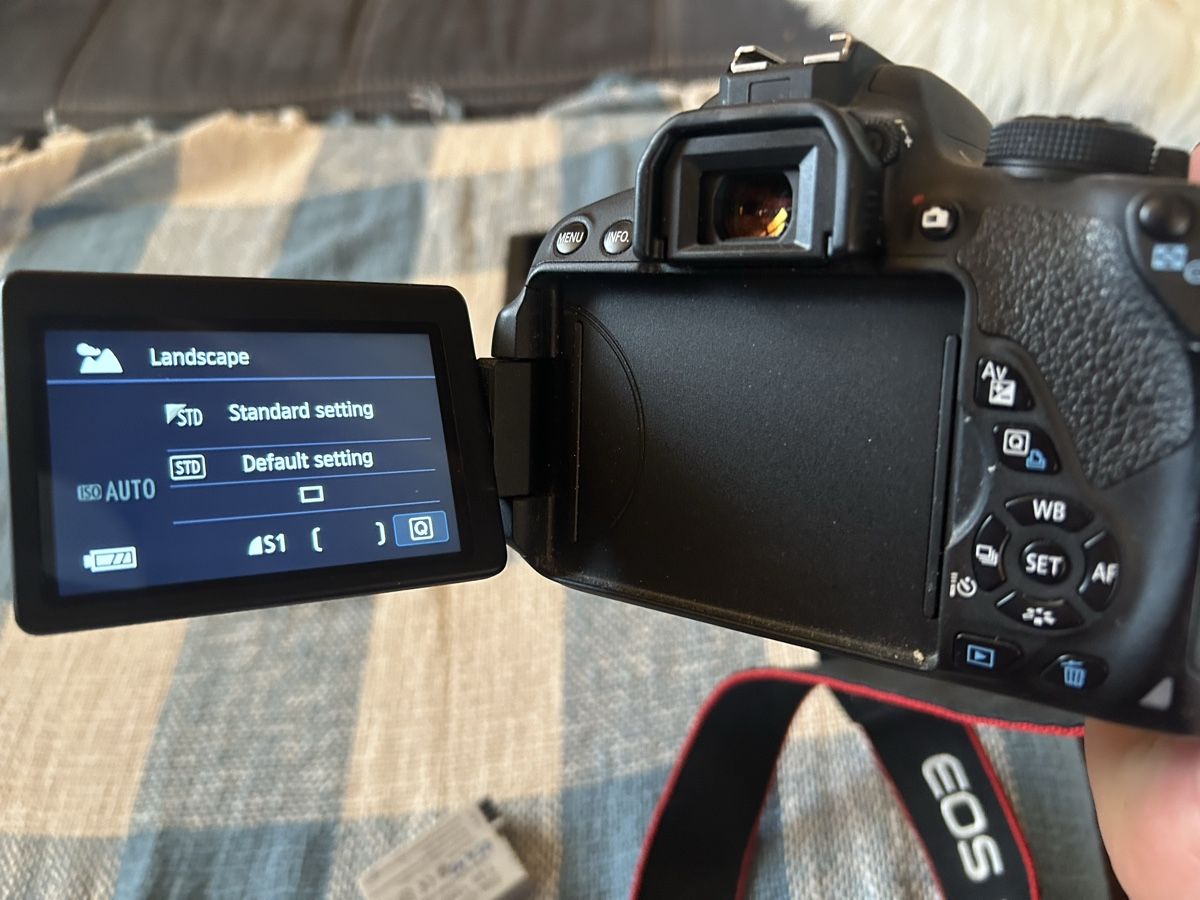Canon Fotocamera: Kamera CANON EOS 700D – Usato da Trubschachen venduto da Oschtschwiizer 2