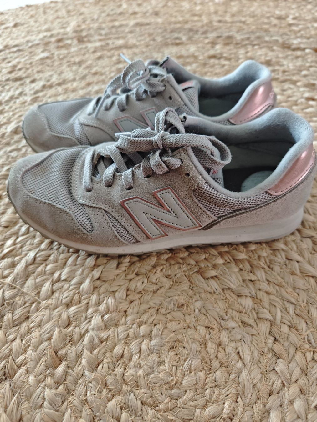 New Balance Scarpe da donna: New Balance 373, Gr. 38, Grau/Rosa – Usato da Gunzgen venduto da 0Aurin0