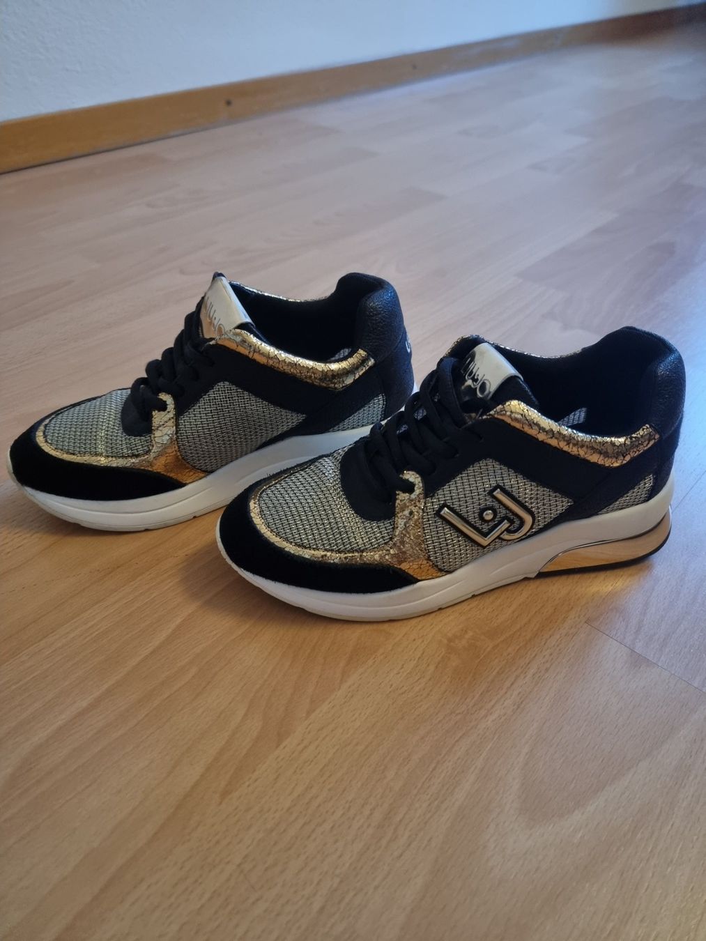 Liu Jo Scarpe da donna: Turnschuhe Liu Jo – Usato da Bern venduto da belarus2