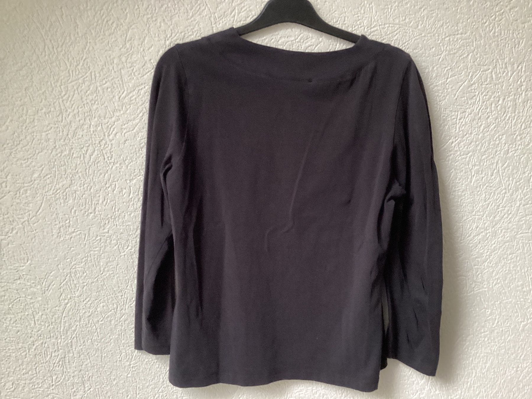T-Shirts: Backstage schwarzes Langarmshirt, Gr.M spezieller Ausschnitt – Gebraucht aus Homberg b. Thun von Homata 2
