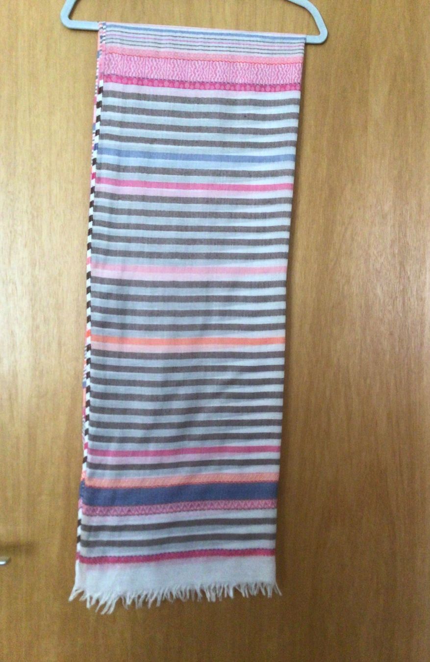 Esprit Foulards & écharpes: Esprit écharpe – Neuf (Voir description) à Peseux par Volcan3 1