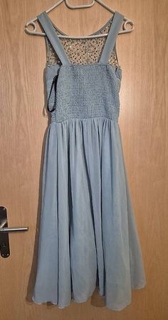 Hellblaues Abendkleid