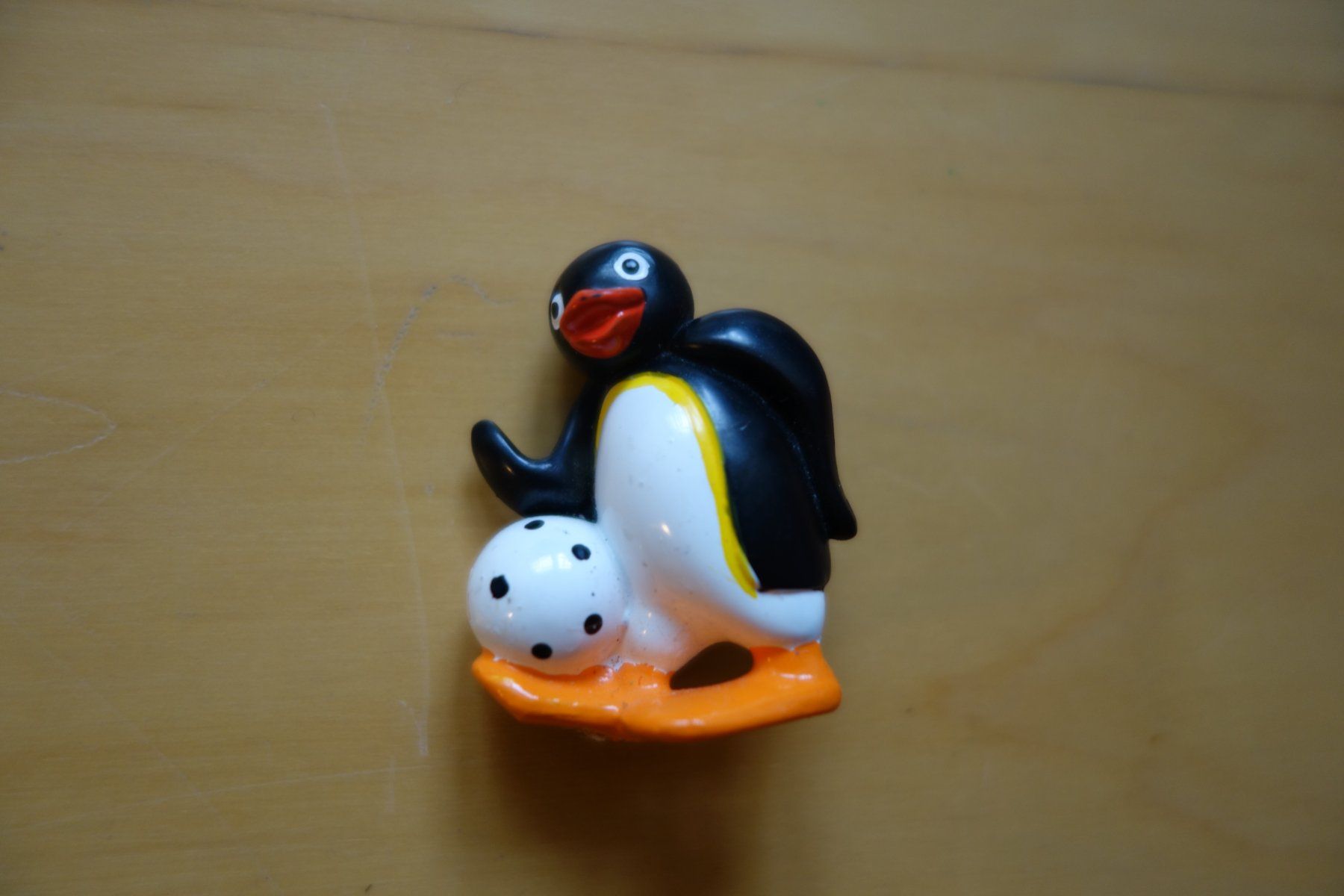 Figuren: Figurine Pingu Football – Gebraucht aus Romainmôtier von Iguazu12
