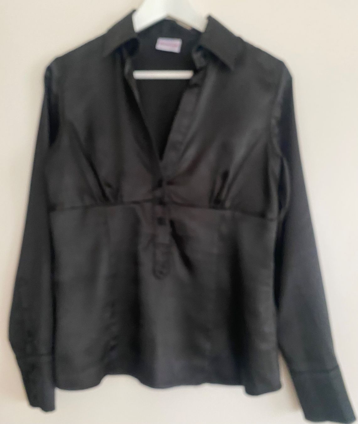 Blusen: Satin-Bluse in Schwarz, Gr. 38 – Gebraucht aus Zürich von Maria2021