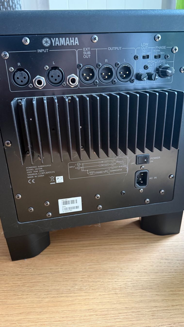 Haut-parleurs: YAMAHA SUBWOOFER HS10W – D'occasion à Gerlafingen par Alexp4485 1