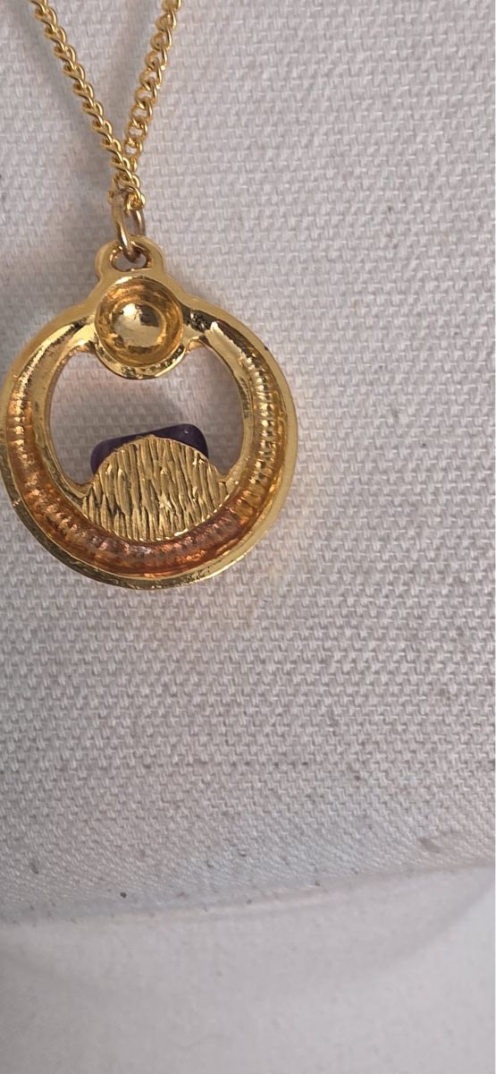 Catenine: Halskette Goldfarben mit violettem Stein   – Usato da St. Gallen venduto da mania03 1