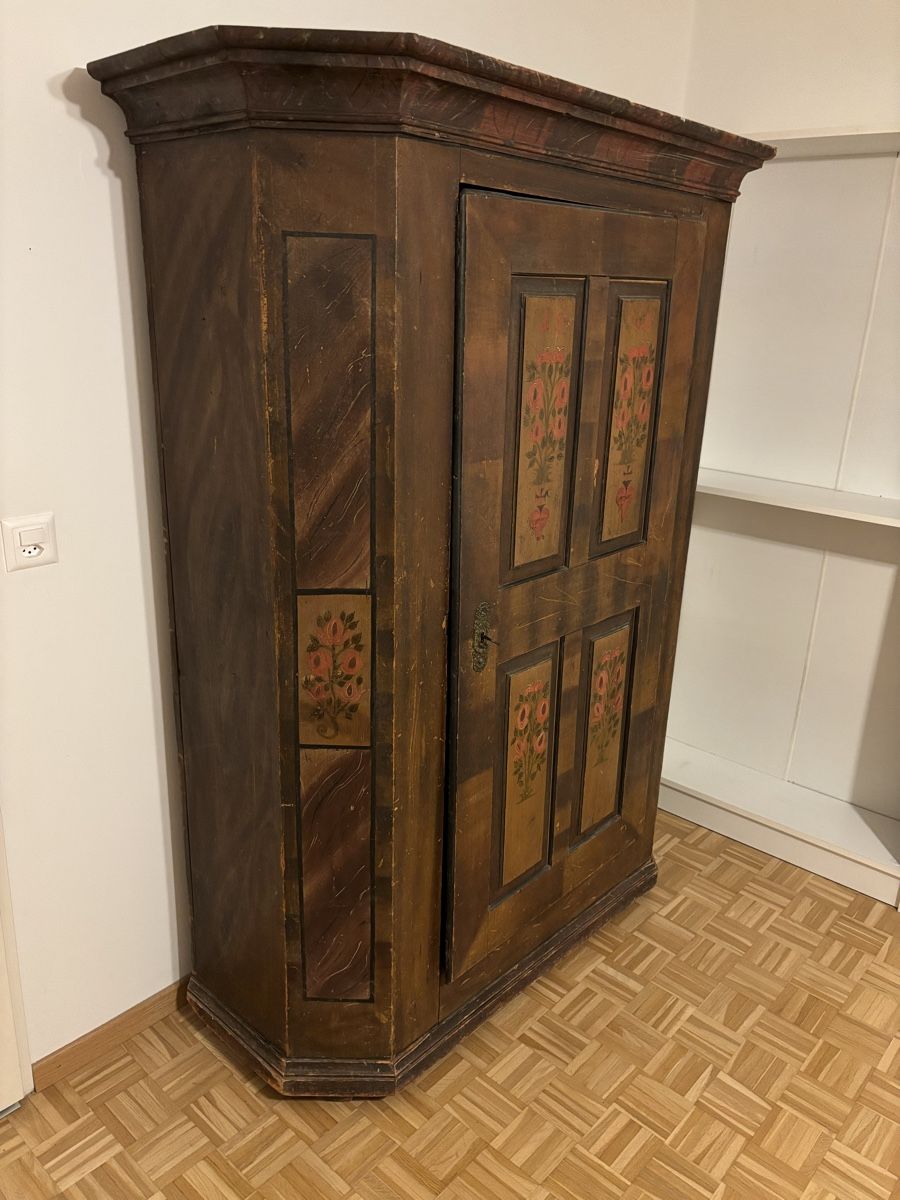 Armadi: Antiker Bauernschrank 1838 bemalt mit Blumenmuster – Usato da Zürich venduto da Limebach 1
