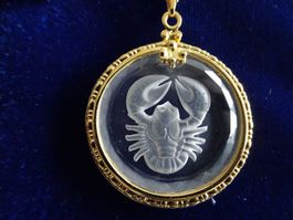 vergoldeter Sternzeichen - Anhänger  Krebs  mit langer Kette