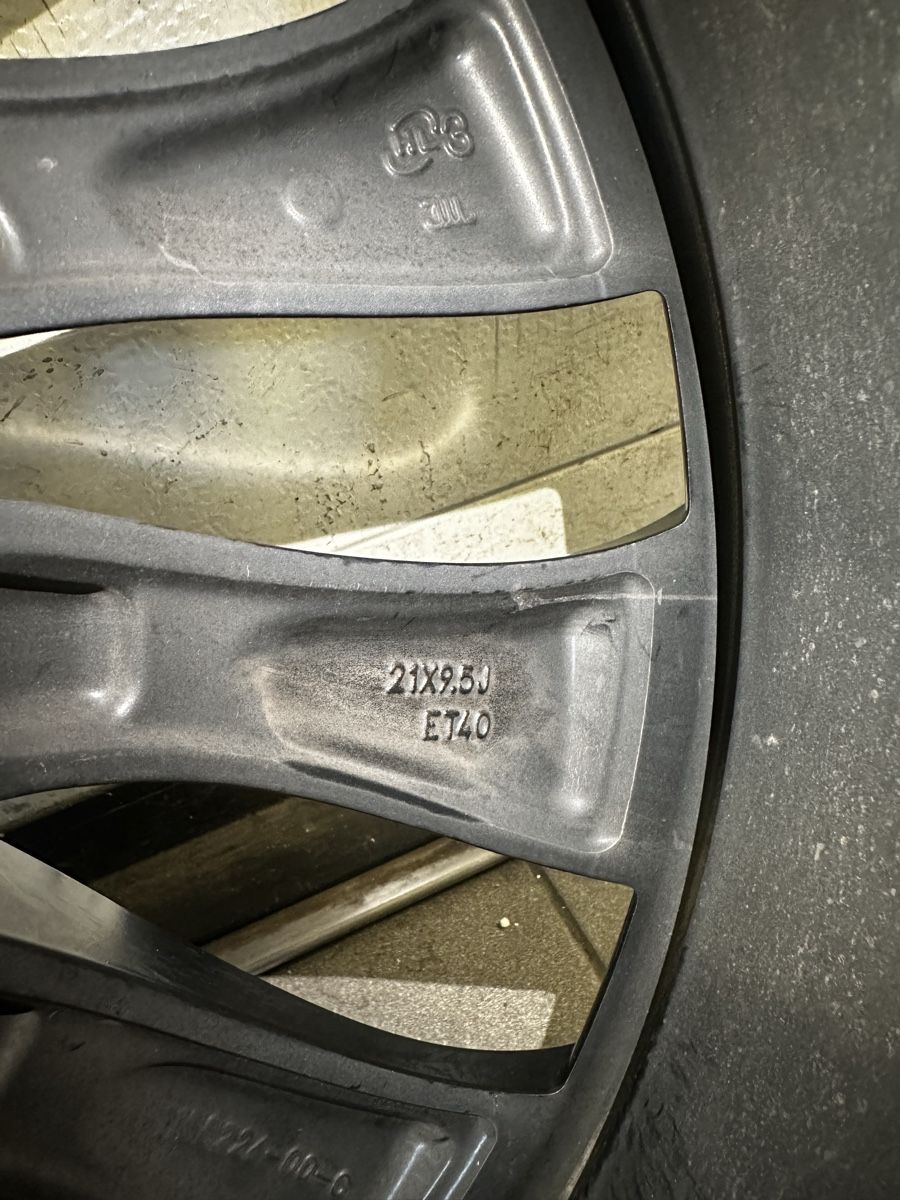Tesla Felgen: Tesla Model Y Performance 21" Überturbine + Pirelli Winter – Gebraucht aus Basel von Zeynep94 4