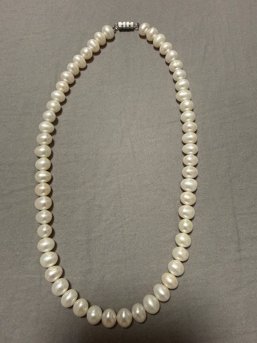 Perlen (unechte): Kette mit echt Perlen 8-9mm – Gebraucht aus Oberhof von RealStone