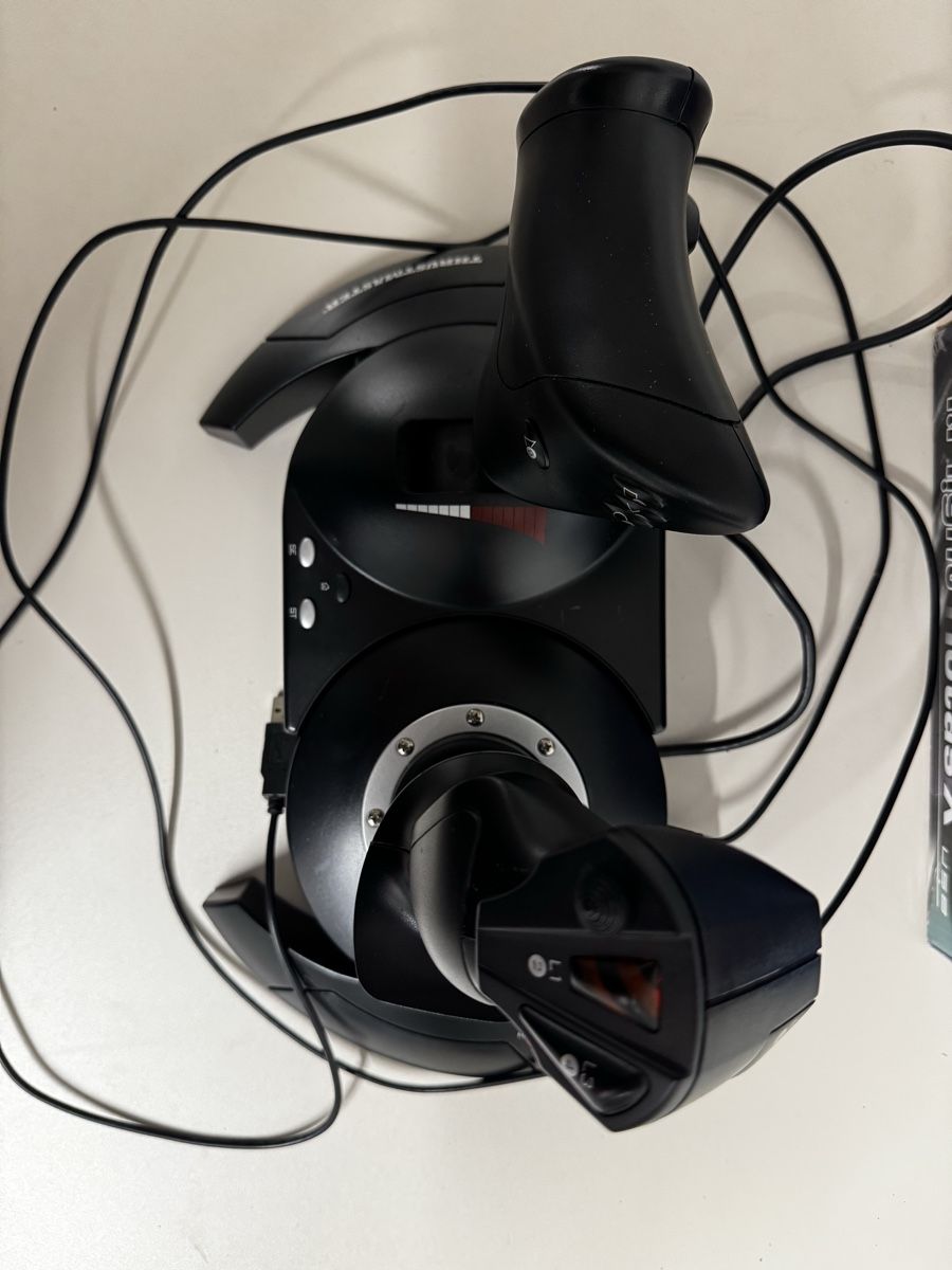 Thrustmaster Manettes: Thrustmaster T.Flight Hotas X Joystick für PC & PS3 – D'occasion à Zürich par Nobs1 2