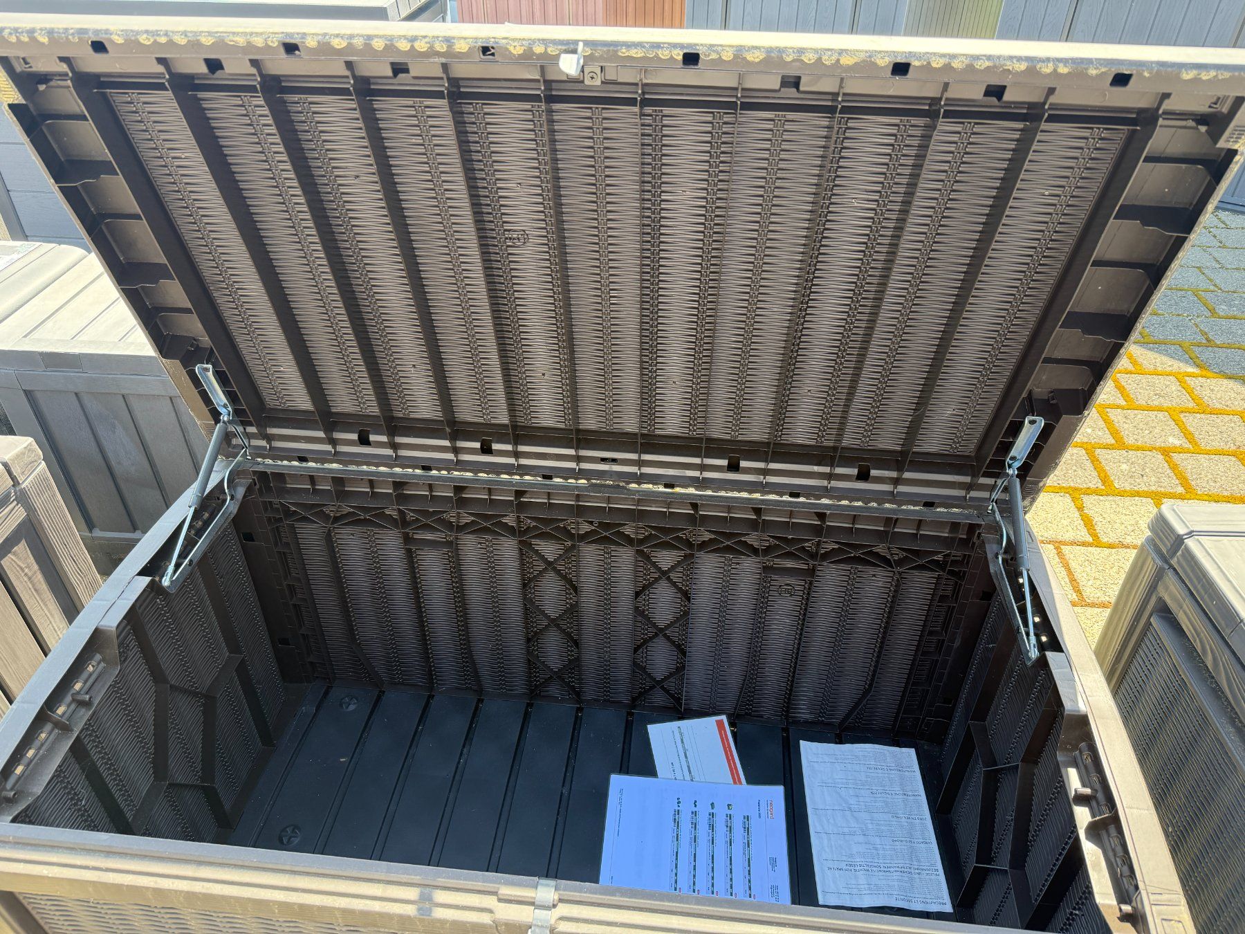 Auflagenboxen: Keter Borneo Aufbewahrungsbox 416L, Anthrazit – Gebraucht aus Gontenschwil von colibri24. 3