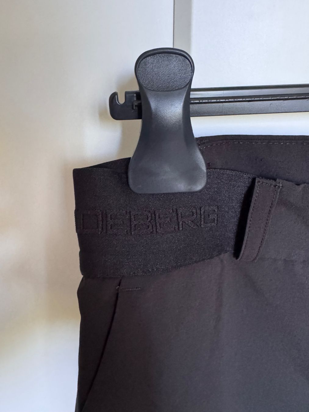 Lindeberg Pantaloni: J.Lindeberg Golf-Shorts schwarz – Usato da Itingen venduto da Beroce 3