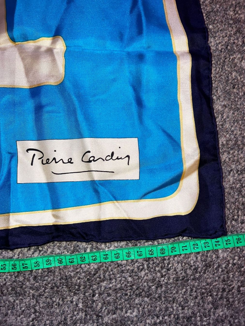 Pierre Cardin Foulard & Sciarpe: PIERRE CARDIN Seidentuch 74x74 Blau Muster – Usato da Winterthur venduto da Dejv 3