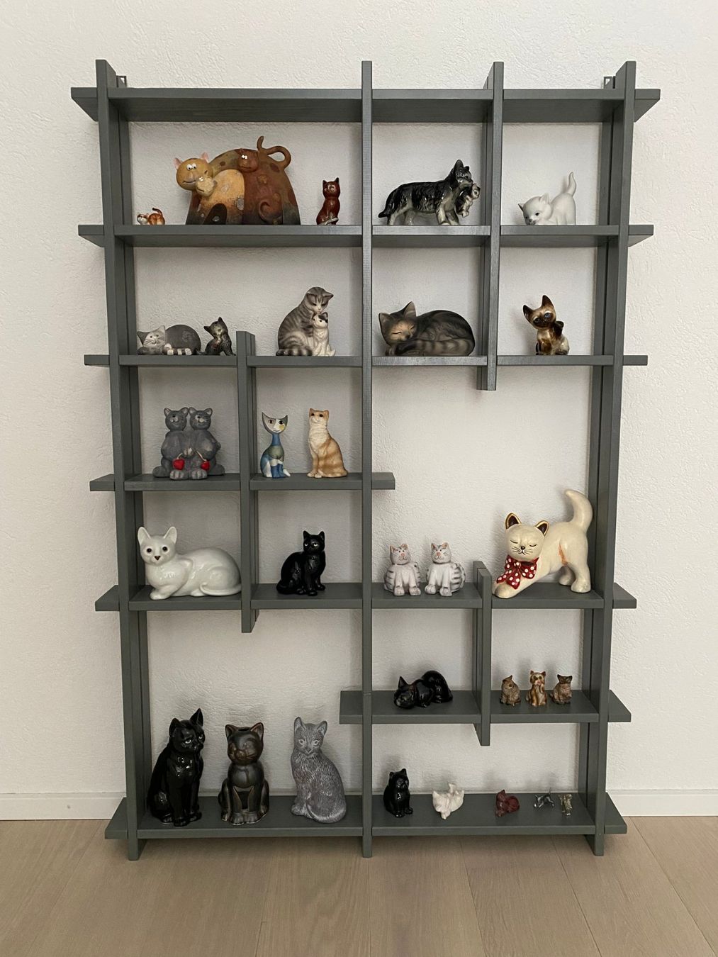 Scaffali: Katzenfiguren im Setzkasten – Usato da Würenlos venduto da Zangengeburt