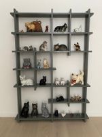 Katzenfiguren im Setzkasten