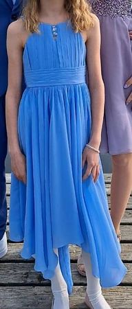 Sehr schönes Mädchen Kleid hellblau ca. Gr. 128/134