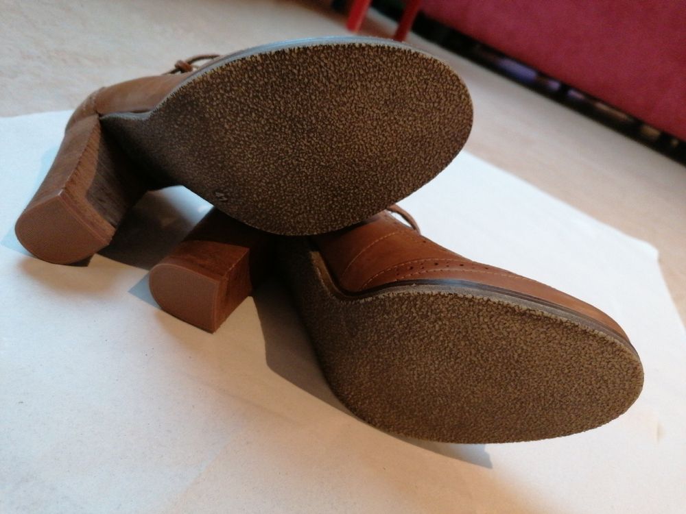 Chaussures femmes: Alessandro Bonciolini Gr. 41 Riemchen Pumps Leder – D'occasion à Klingnau par vollmond36 5