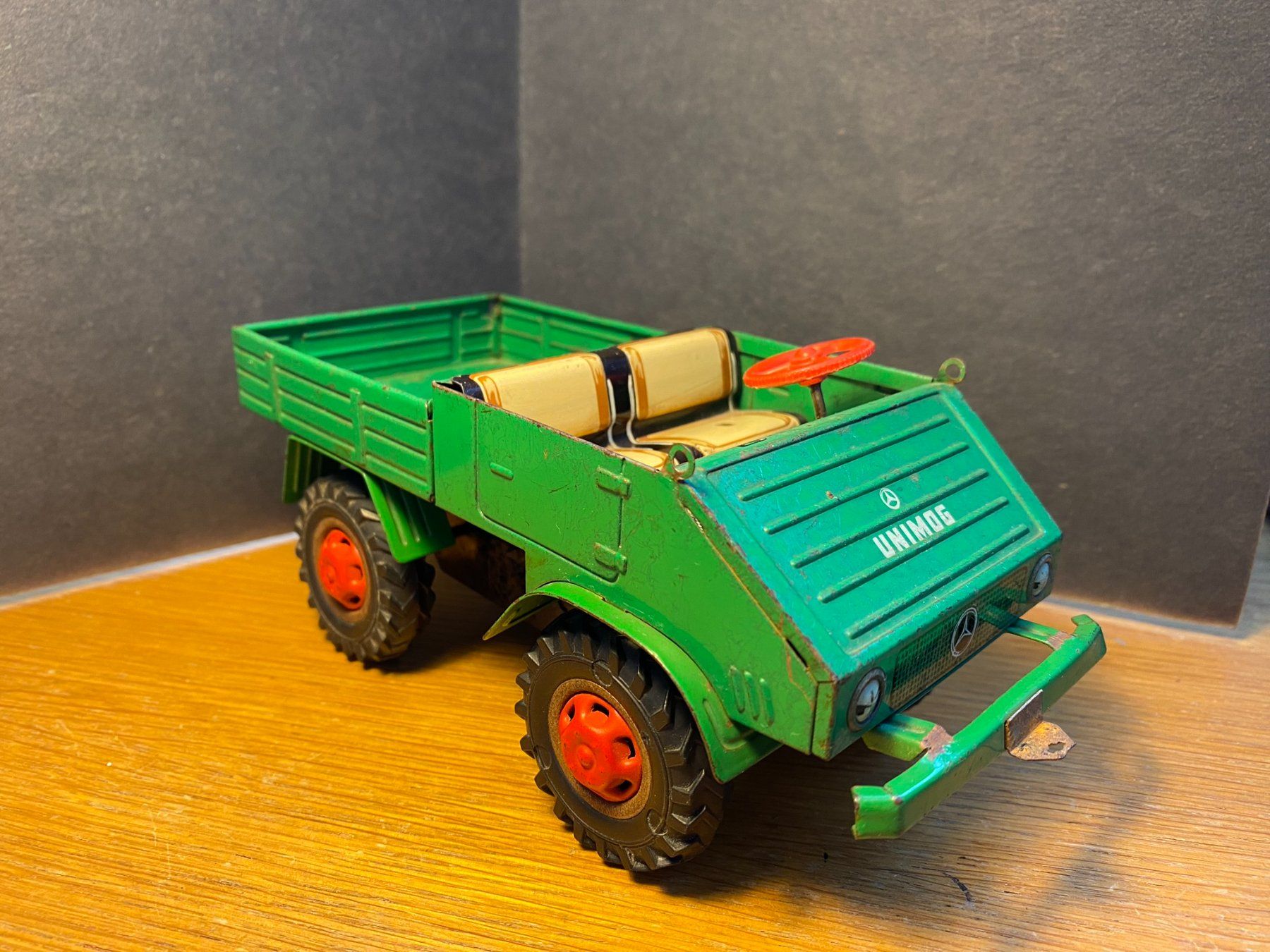 Spielzeuge: Unimog Tippco Blech – Gebraucht aus Spiez von  1
