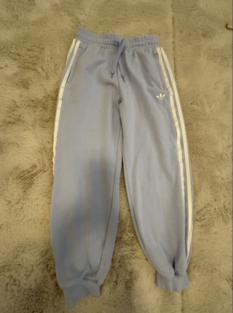 Adidas Pantalons: Adidas Jogginghose, hellblau, Gr. 146-152, – D'occasion à Jonen par rdi_qj9p