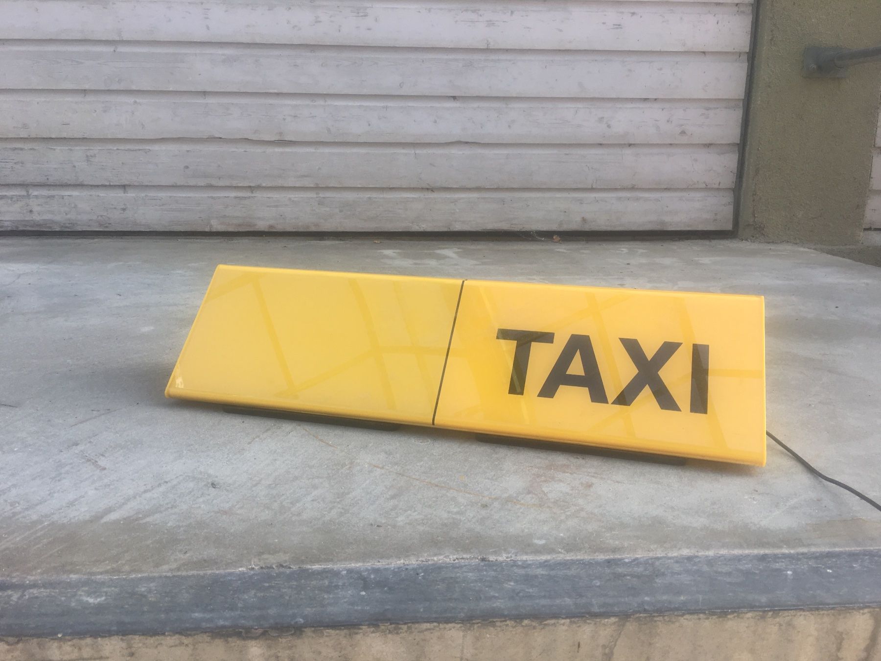 Schilder: Magnetische Taxileuchte – Gebraucht aus Rorbas von reb_yz8n