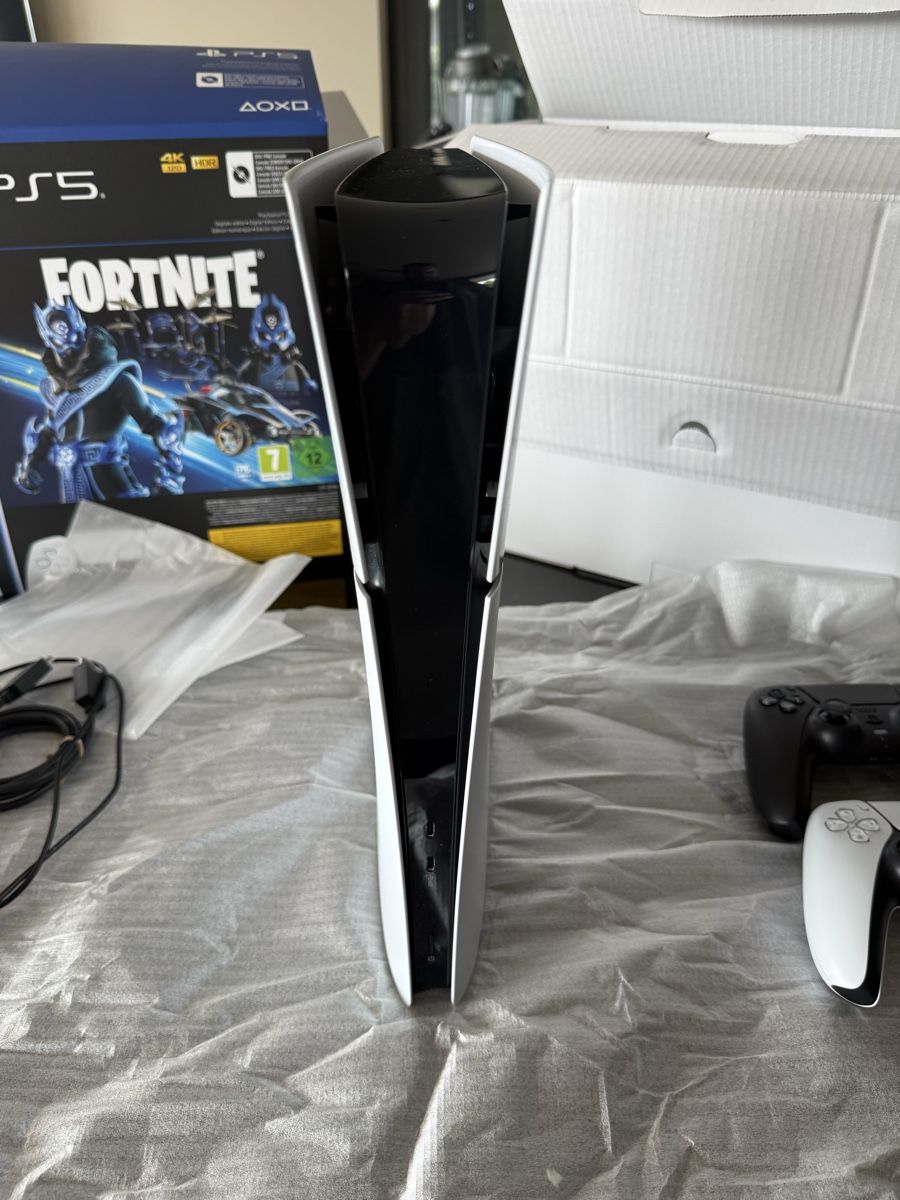 Sony Konsolen: Sony PlayStation 5 Disc Edition 1TB, mit 2x Controller – Gebraucht aus Affoltern am albis von nik8953 2
