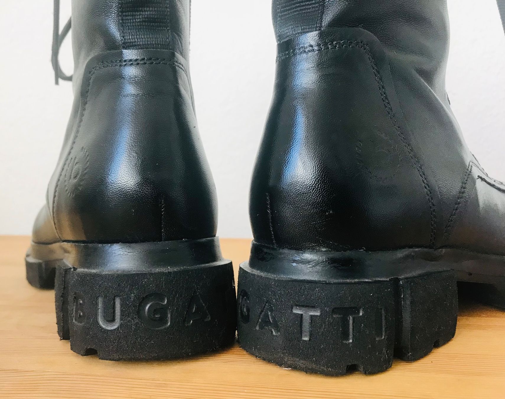 Bugatti Scarpe da donna: Bugatti Stiefeln /Stiefeletten, Gr.38, schwarz, echtes Leder – Usato da Zürich venduto da KEEPINSPIRED 1