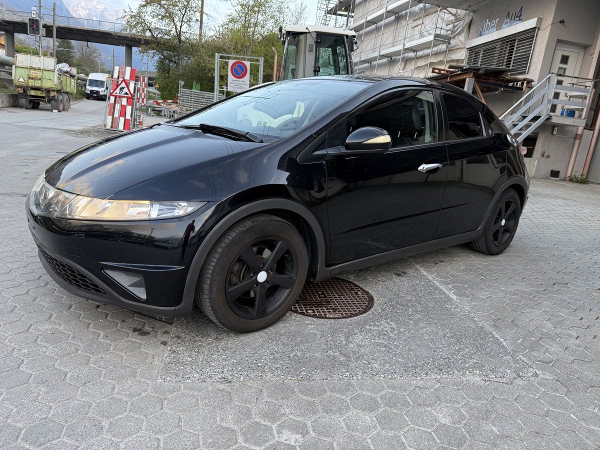 Honda Automobili: Honda Civic 1.8i – Usato da Domat/Ems venduto da Opmofe