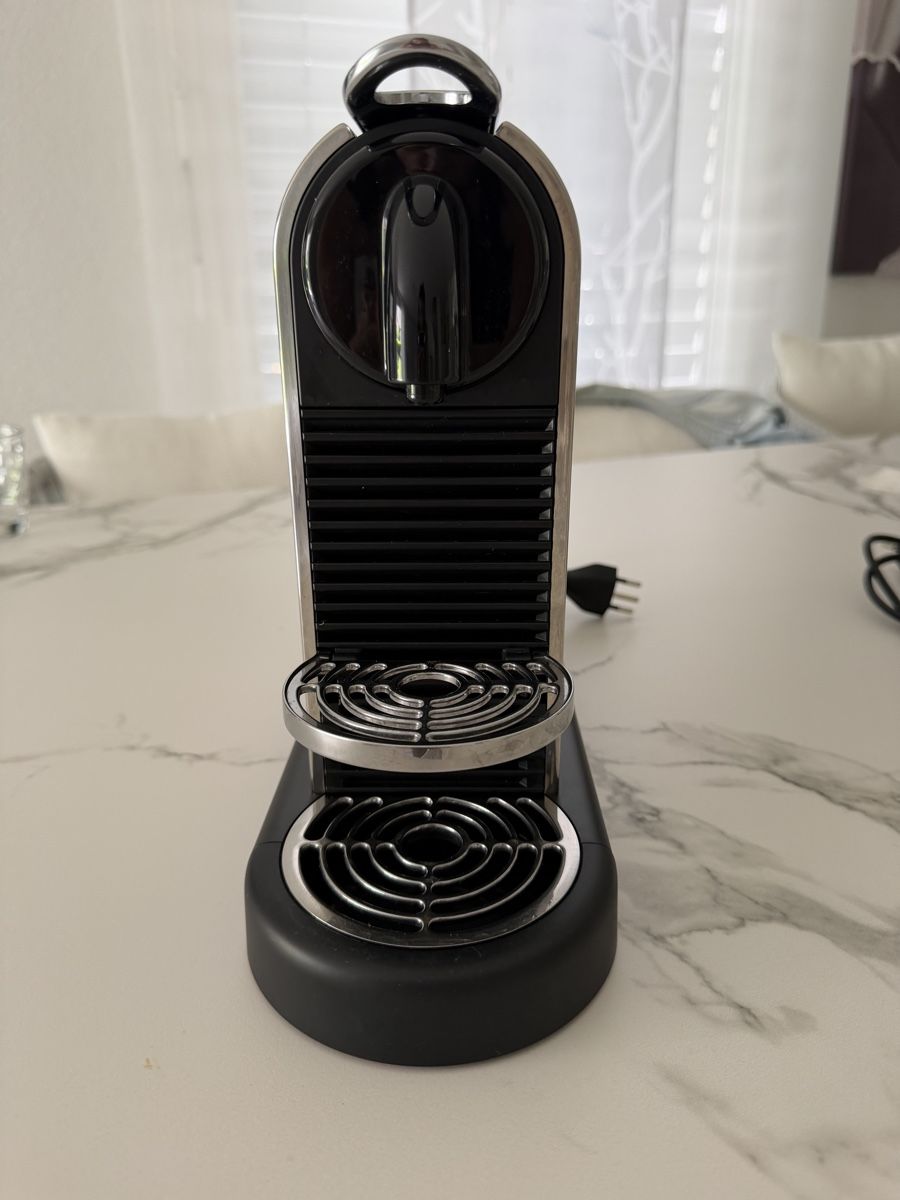 Nespresso Macchine per caffè & Macchine per espresso: Nespresso CitiZ Platinum D Stainless steel – Usato da Dübendorf venduto da pupetta11