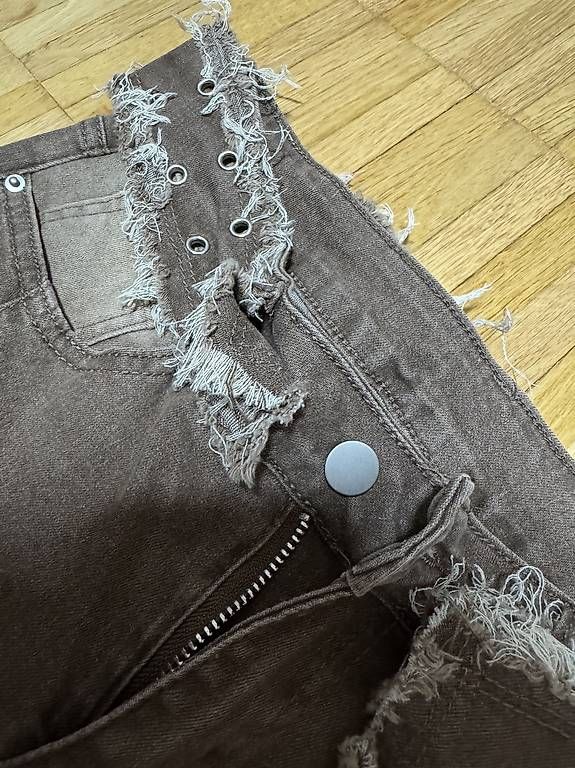 Jeans: Braune Jeans mit ausgefranstem Bund Gr. 28 / ca. S – Usato da Bassersdorf venduto da A.Perez8 1