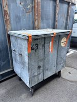 Robuster Abfallcontainer aus Metall, rollbar,