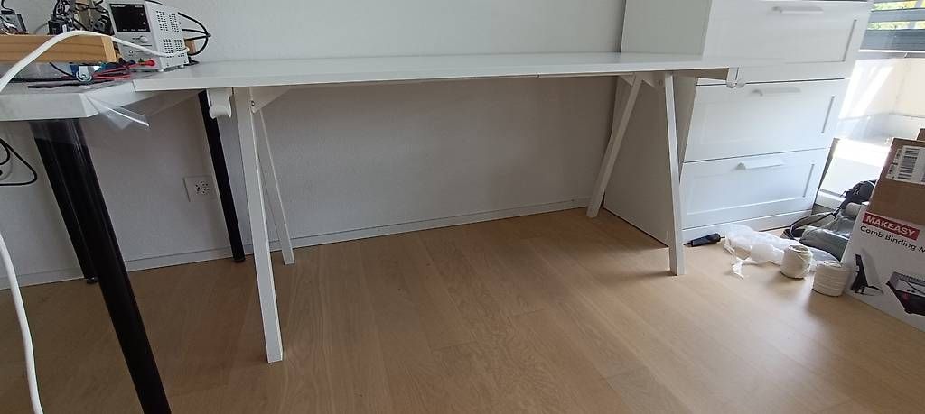 Scrivanie: Schreibtisch TROTTEN, IKEA, weiss – Usato da Burgdorf venduto da mar_p9rd