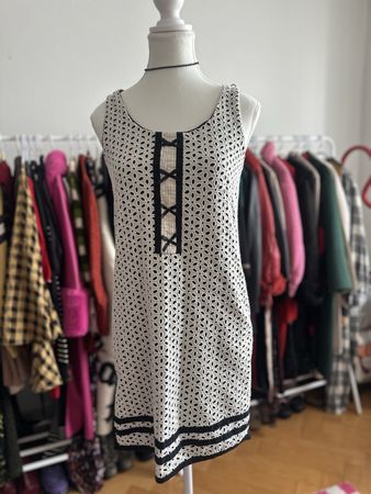 Broderie Kleid von Mango