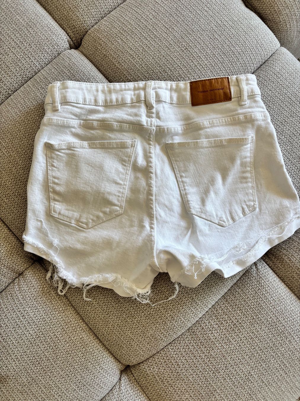 Zara Jeans: Short en jeans blanc taille M Zara – D'occasion à Bulle par lfr_gfx8 1