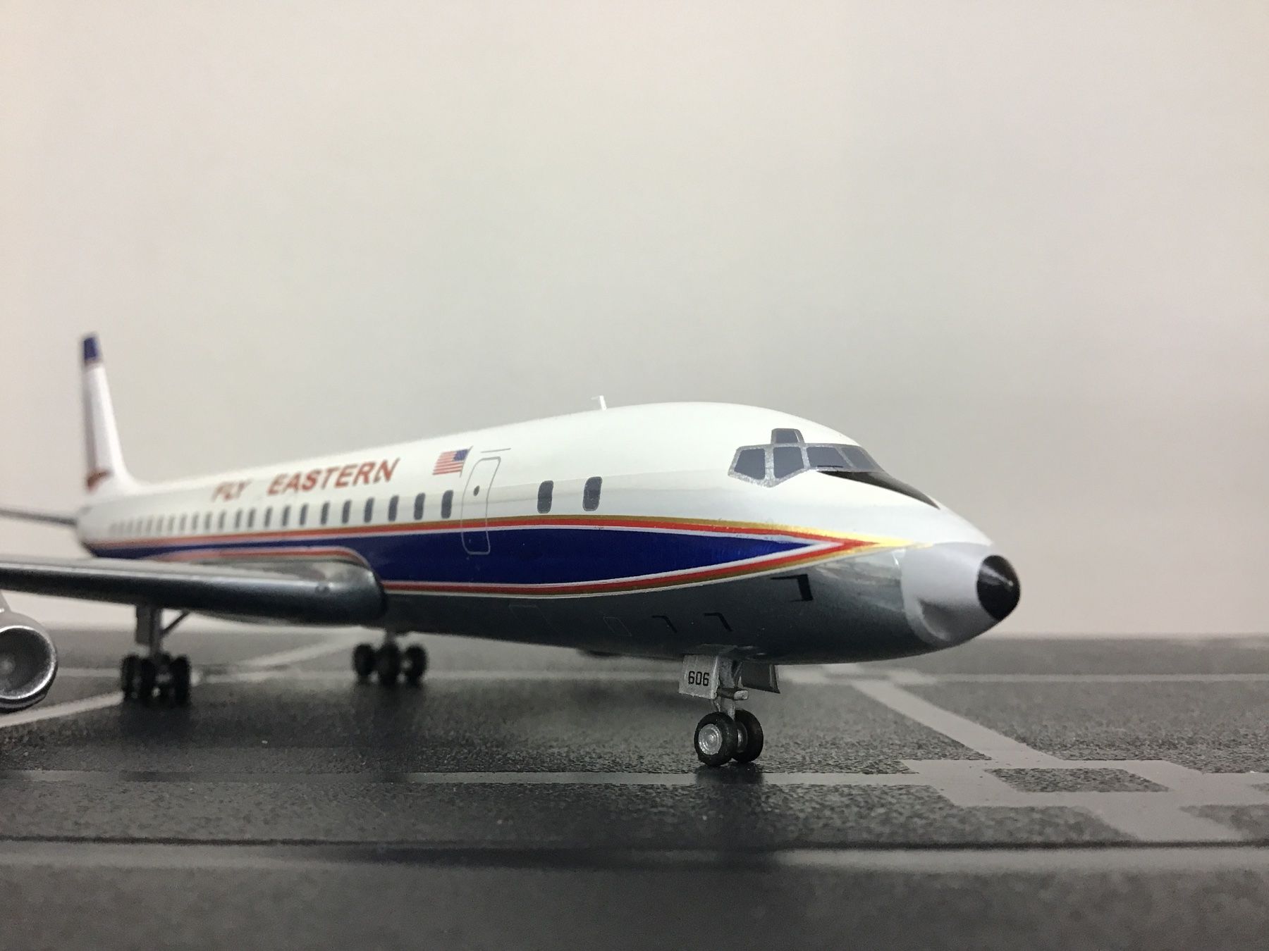 McDonnell Douglas Kit di modellismo & Modellini statici: Flugzeug Modell DC-8-61 Fly Eastern, 1:200, OVP! – Nuovo (secondo la descrizione) da Männedorf venduto da Modelle-aller-Art