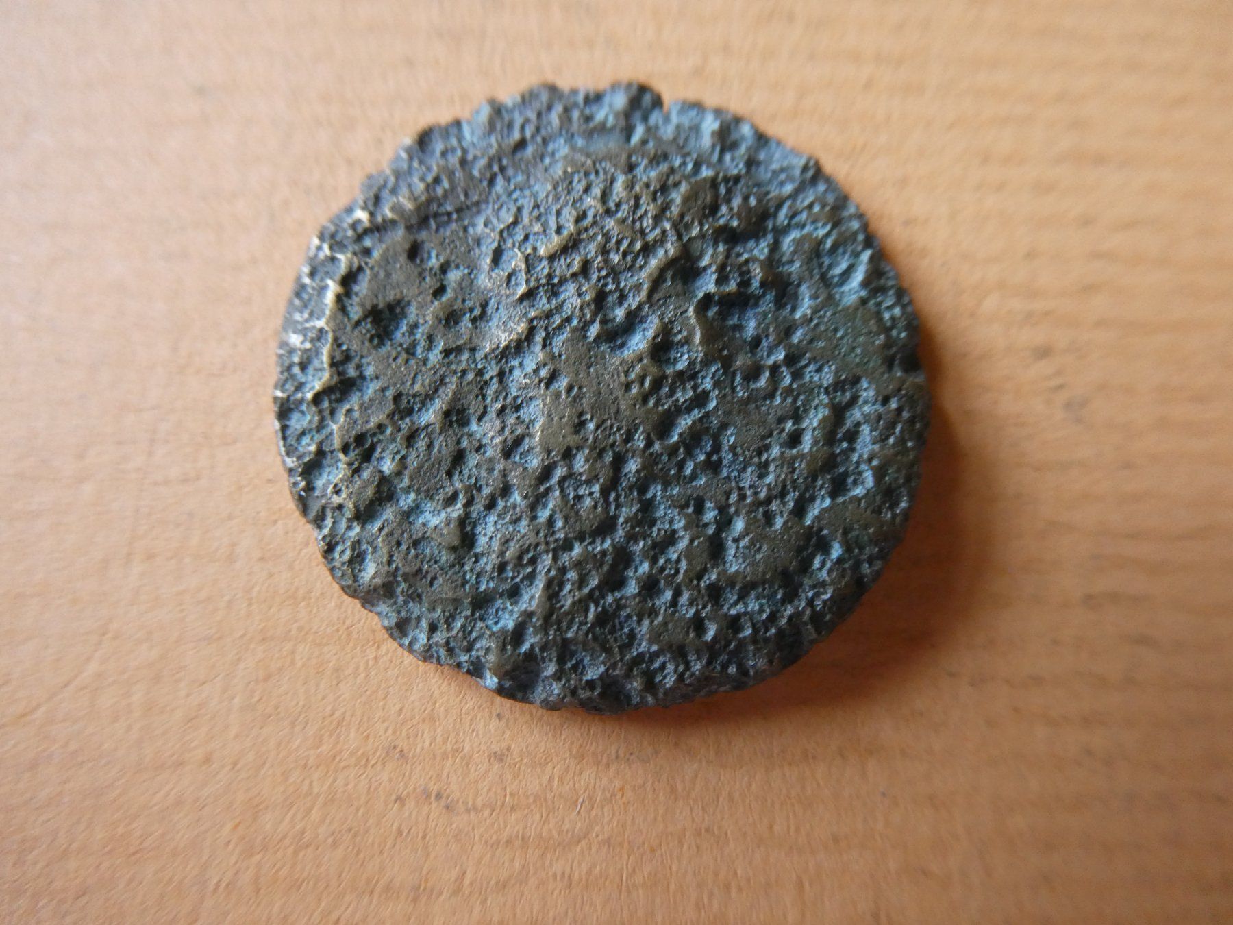 Alle Münzen: grosse uralte Bronzemünze  26 mm     9.44 g – Gebraucht aus Hinterforst von Rohusri