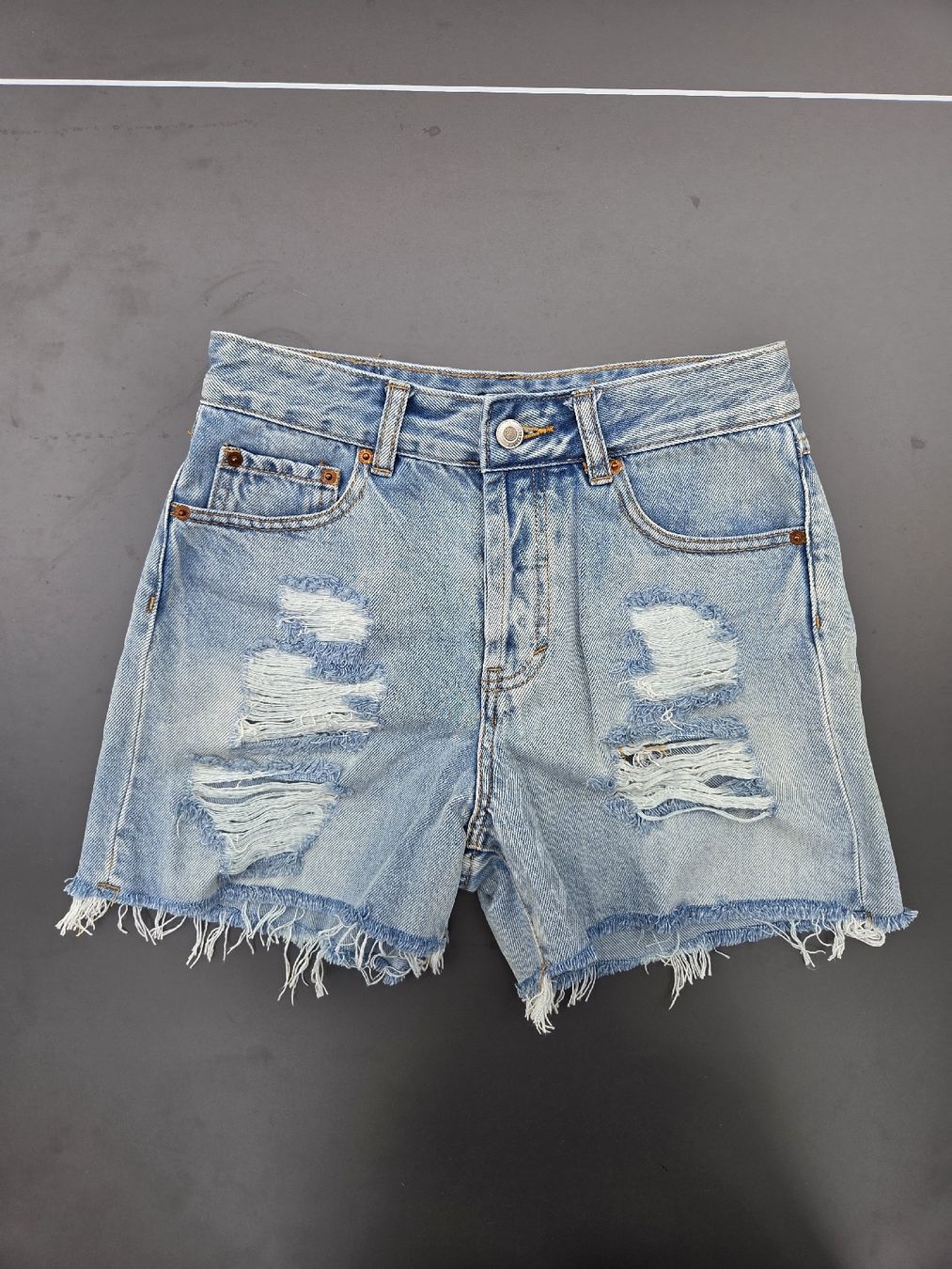 Pull&Bear Jeans: Jeans Shorts Pull&Bear blau Grösse 34 – Nuovo (secondo la descrizione) da Zürich venduto da mi.ha.6