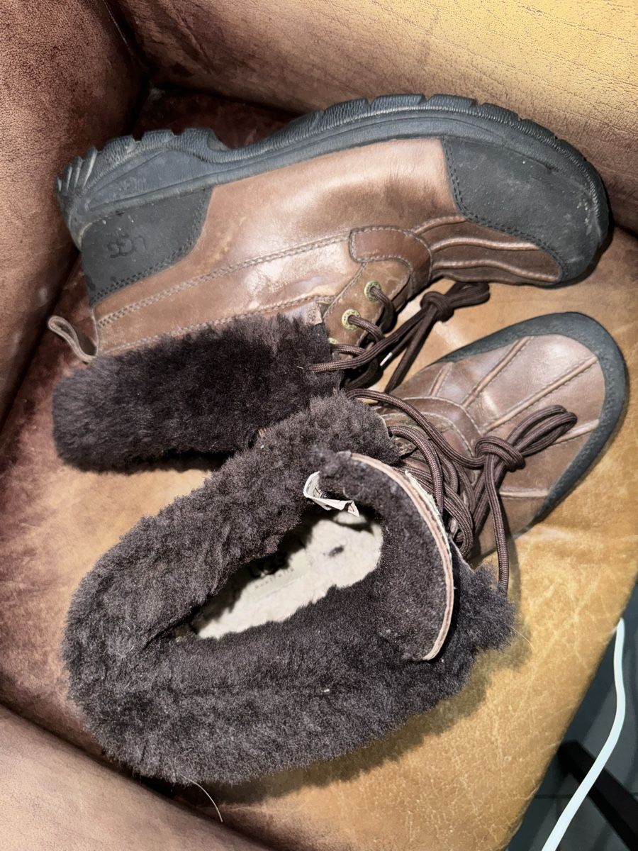 Ugg Scarpe da uomo: Ugg Leder Winterstiefel Schneeschuhe – Usato da Obfelden venduto da cesarina10
