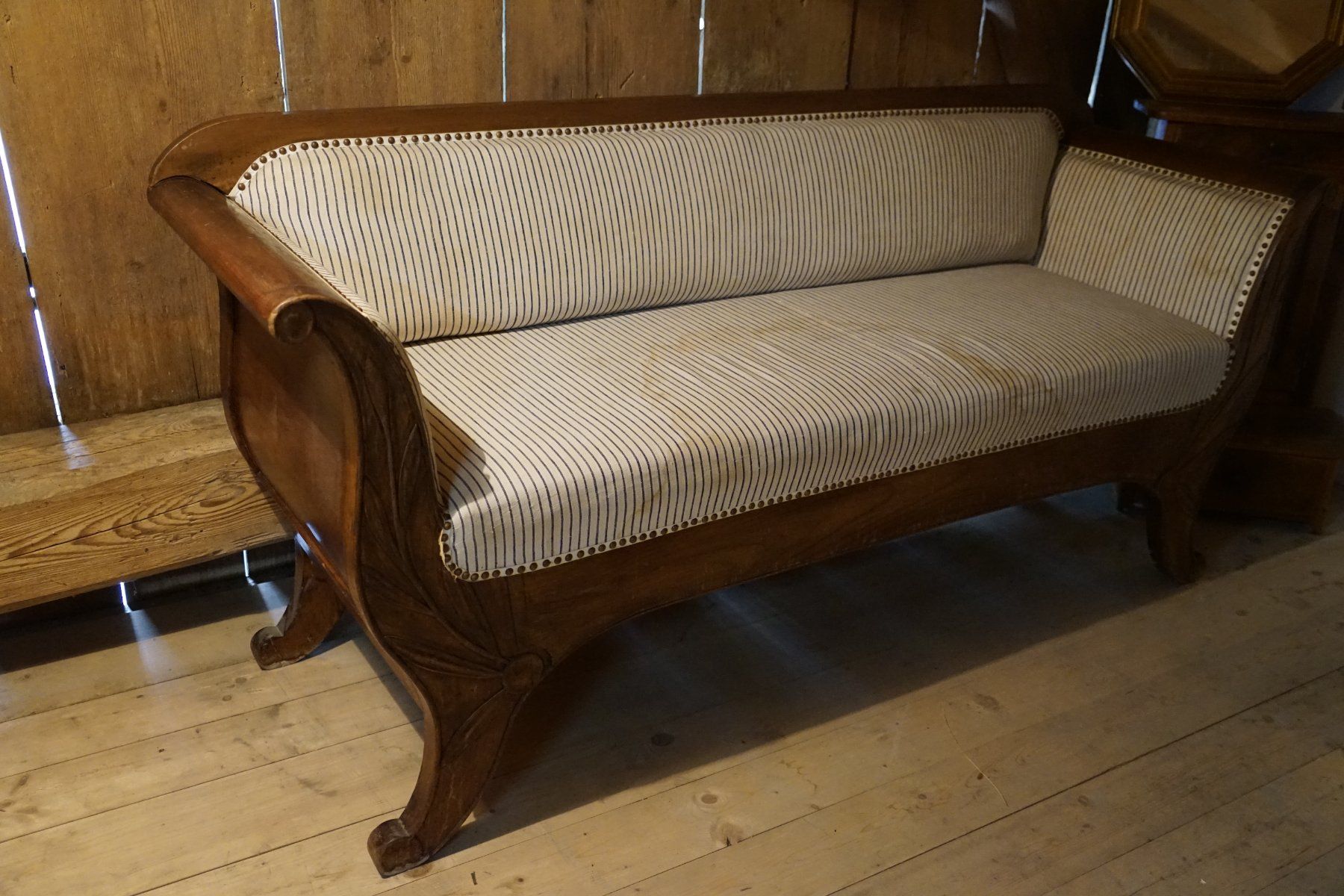 Divani: Sofa Biedermeier auf Nussbaum – Usato da Hinwil venduto da Antikfischer 9