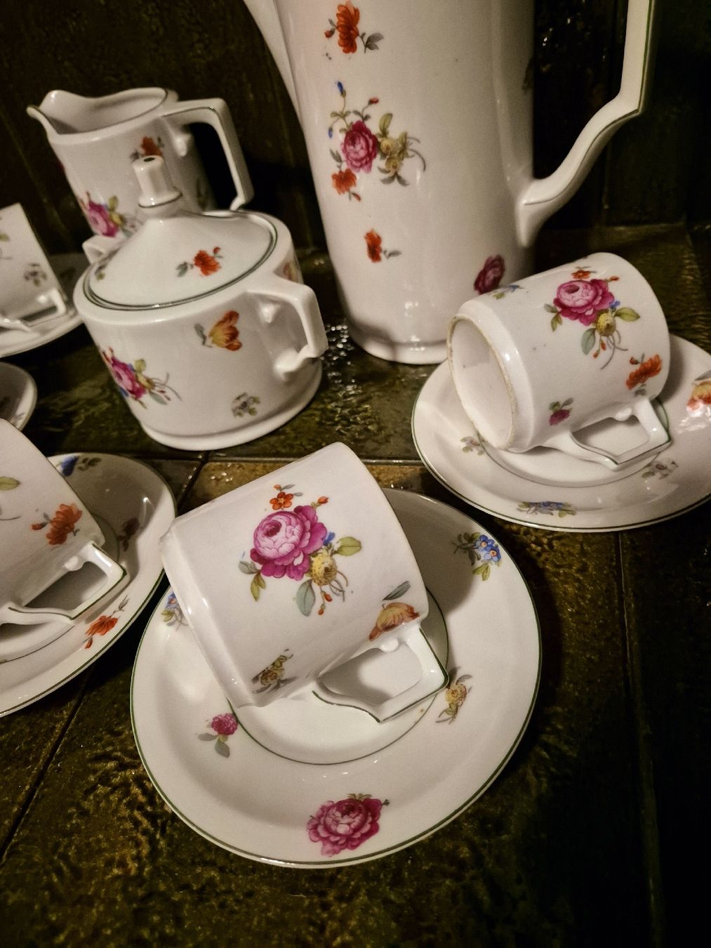 Set di piatti: Wunderschönes Kaffeeservice mit Rosenmuster, Vintage Stil – Usato da Eschlikon TG venduto da zuzanka80 5