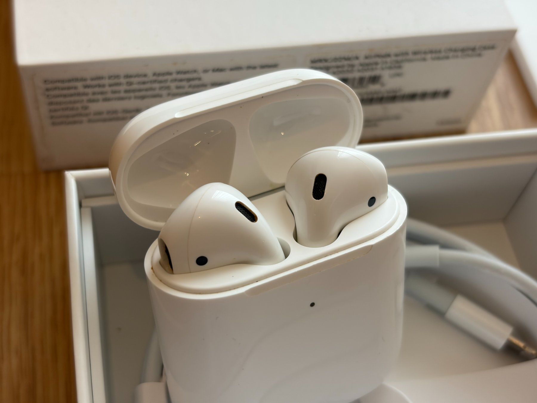 Apple Cuffie: Apple AirPods 2. Generation mit Wireless Charging Case, OVP – Usato da Zürich venduto da greg_richrd 2