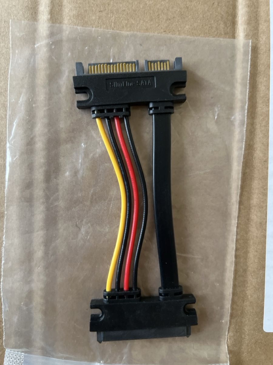 Cavi: Slimline SATA power adapter cable black new condition – Nuovo (secondo la descrizione) da Mülligen venduto da vagos85