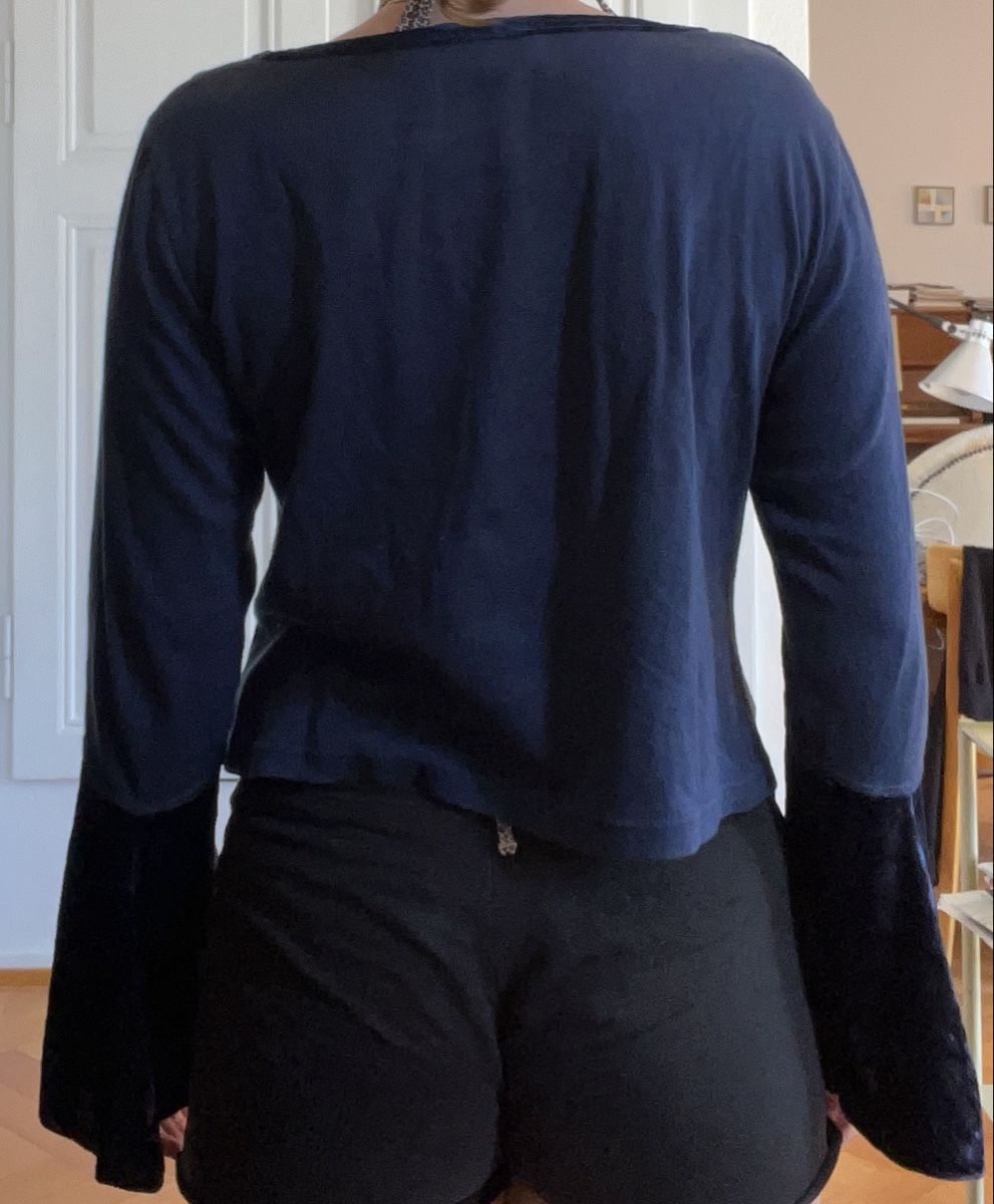 Pullover & Sweatshirts: Shirt dunkelblau mit Samt 100% Baumwolle – Gebraucht aus Bern von sosophie 2