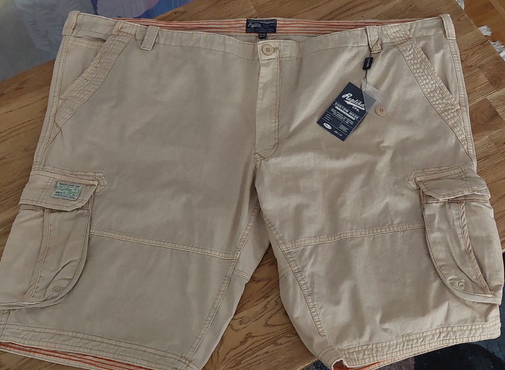 Pantaloni: Neue! Replika Cargo Shorts beige Gr. 58  – Nuovo e nell'imballaggio originale da Zürich venduto da lehmi1