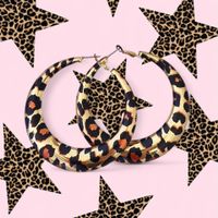 Huge cute earrings in gold with leo print