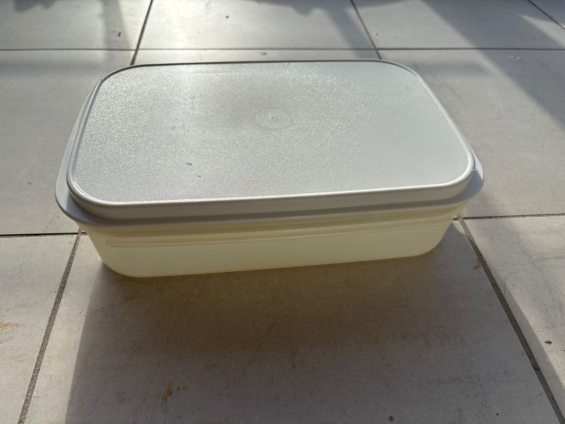 Tupperware Contenitori & Simili: Tupperware Box mit Deckel, rechteckig, weiss – Usato da Bülach venduto da Jackybabue 1