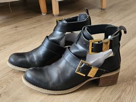 Stivaletti aper in pelle nera con fibbie dorate - Numero 40!